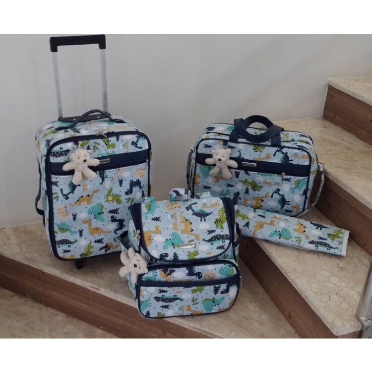 kit bolsa maternidade com mala de rodinha e mochila 2 em um dinossauro com faixa azul marinho