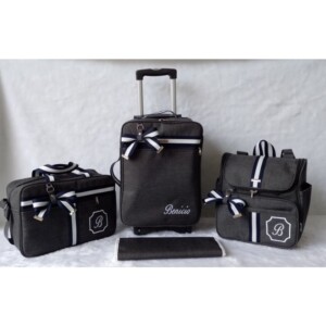 kit bolsa maternidade com mala de rodinha e mochila 2 em preto com faixa azul marinho com branco
