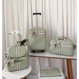 kit bolsa maternidade com mala de rodinha e mochila 2 em um verde com faixa bege listrada