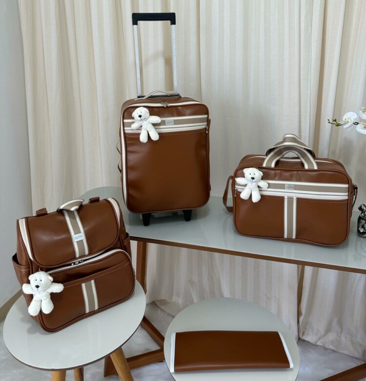 kit bolsa maternidade com mala de rodinha e mochila 2 em um caramelo com faixa bege listrada