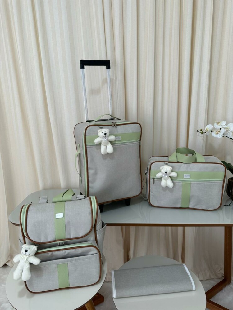 kit maternidade mala de rodinha com mochila 2 em um cinza com faixa verde e detalhes caramelo