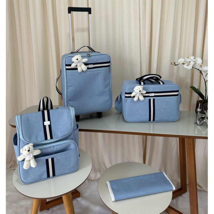 kit bolsa maternidade com mala de rodinha e mochila 2 em um Azul bebê com faixa marinho com branco
