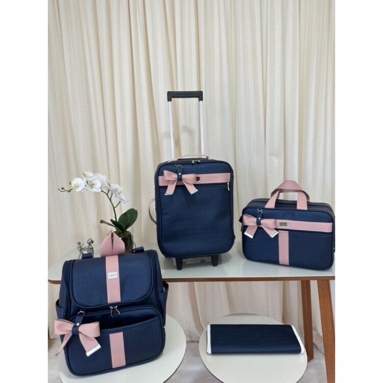 kit bolsa maternidade com mala de rodinha e mochila 2 em um azul marinho com faixa rose