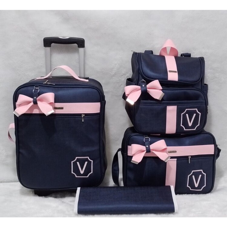 kit bolsa maternidade com mala de rodinha e mochila 2 em um azul marinho com faixa rosa bebê
