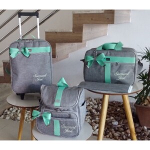 kit mala maternidade com mala de rodinha e mochila 2 em um cinza com faixa verde tiffany