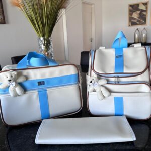 bolsa maternidade com mochila e trocador em um pérola com faixa azul bebê